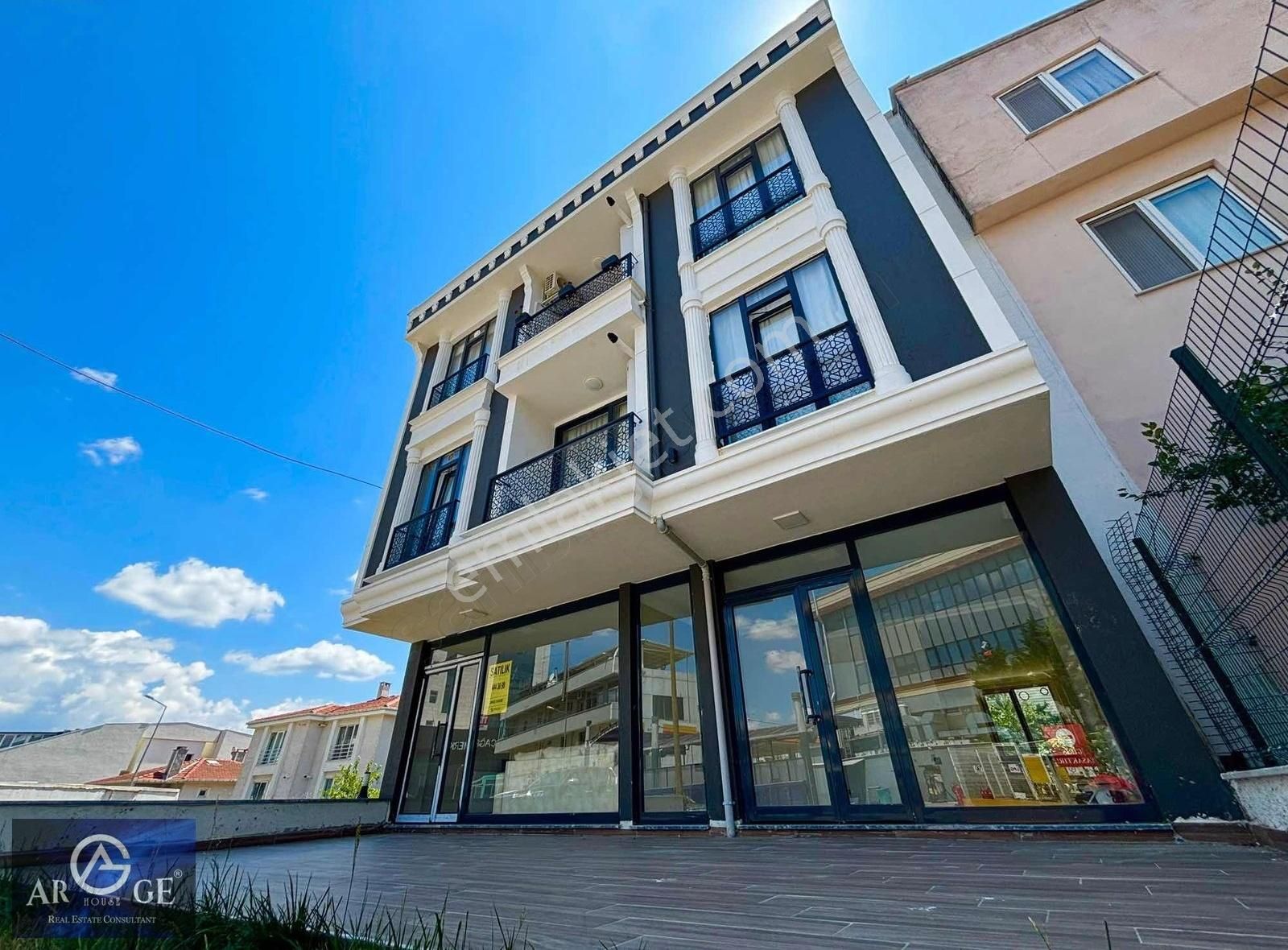 Fsm Bulvarı Üzeri, Verandası Ve Bahçesiyle Kiralık Ticari Alan