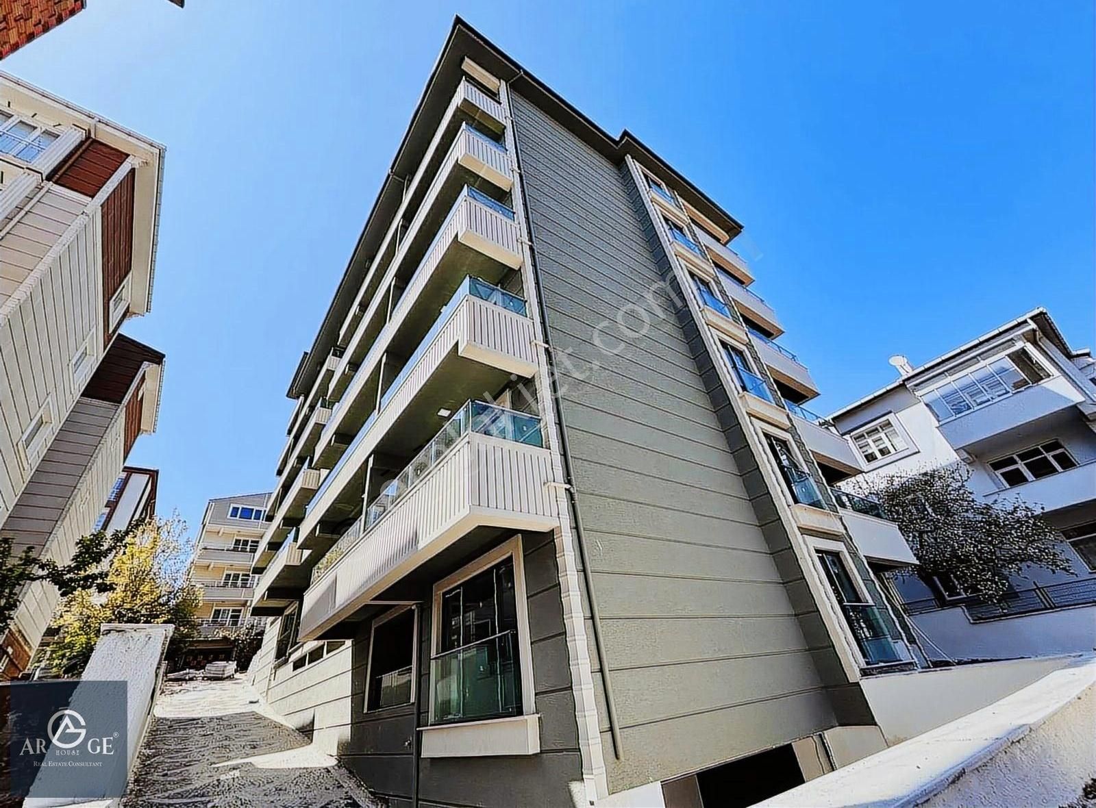 Her Odadan Erişimli Uzun Balkonlu Kiralık Daire