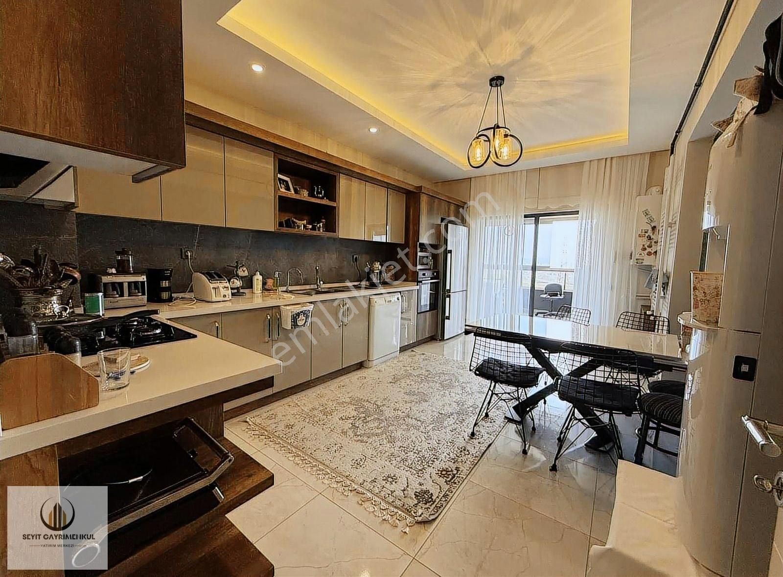 Green Life-1 Sitedi'nde 7/24 Güvenlikli 4,5+1 Büyük Tip Net 185m