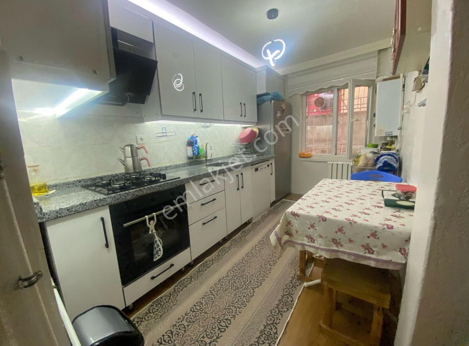 Adres Gayrimenkul'den Atatürk Mah'de Gömüsüz Yapılı 2+1 Daire