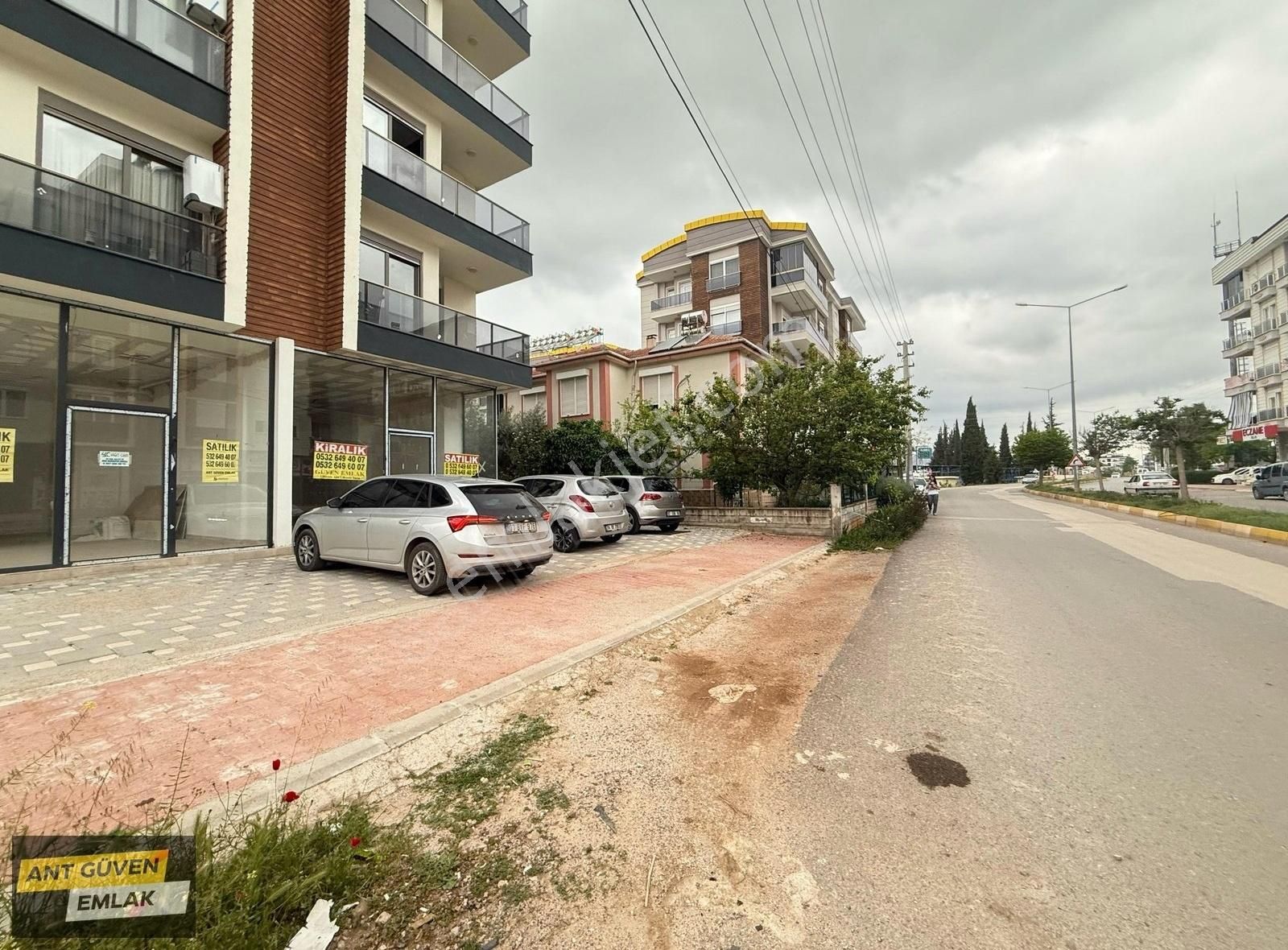 Döşemealtı Belediyesi Arkasında Cadde Üzeri Satılık Dükkan