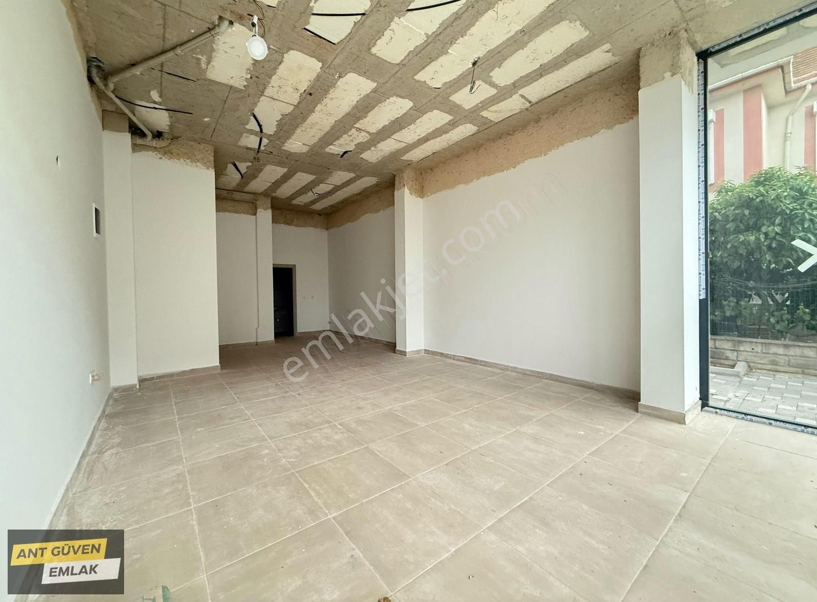 Döşemealtı Belediyesi Arkasında Cadde Üzeri Kiralık Dükkan