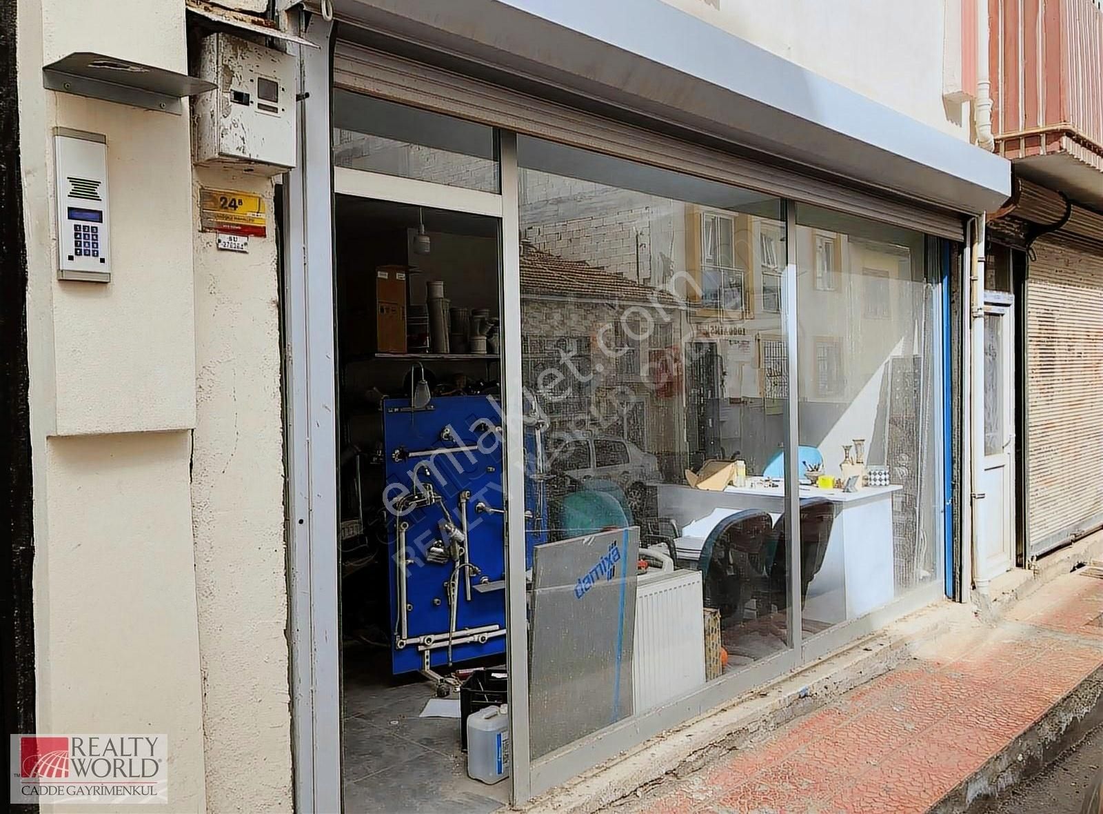 Rwden Emeksiz Meydanına Yürüyüş Mesafesinde 32 M2 Satılık Dükkan