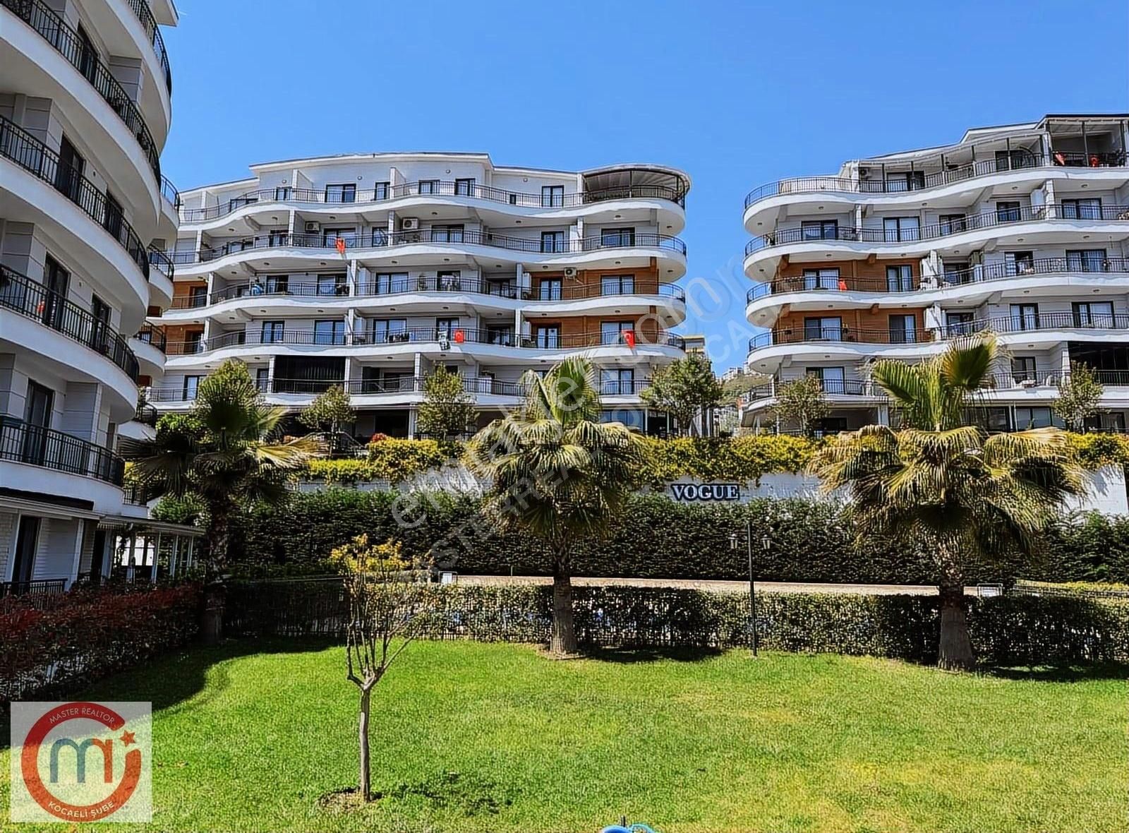 M.r.'den Boğazova Cad. Vogue Sitesinde Satılık 3+1 Ara Kat Daire