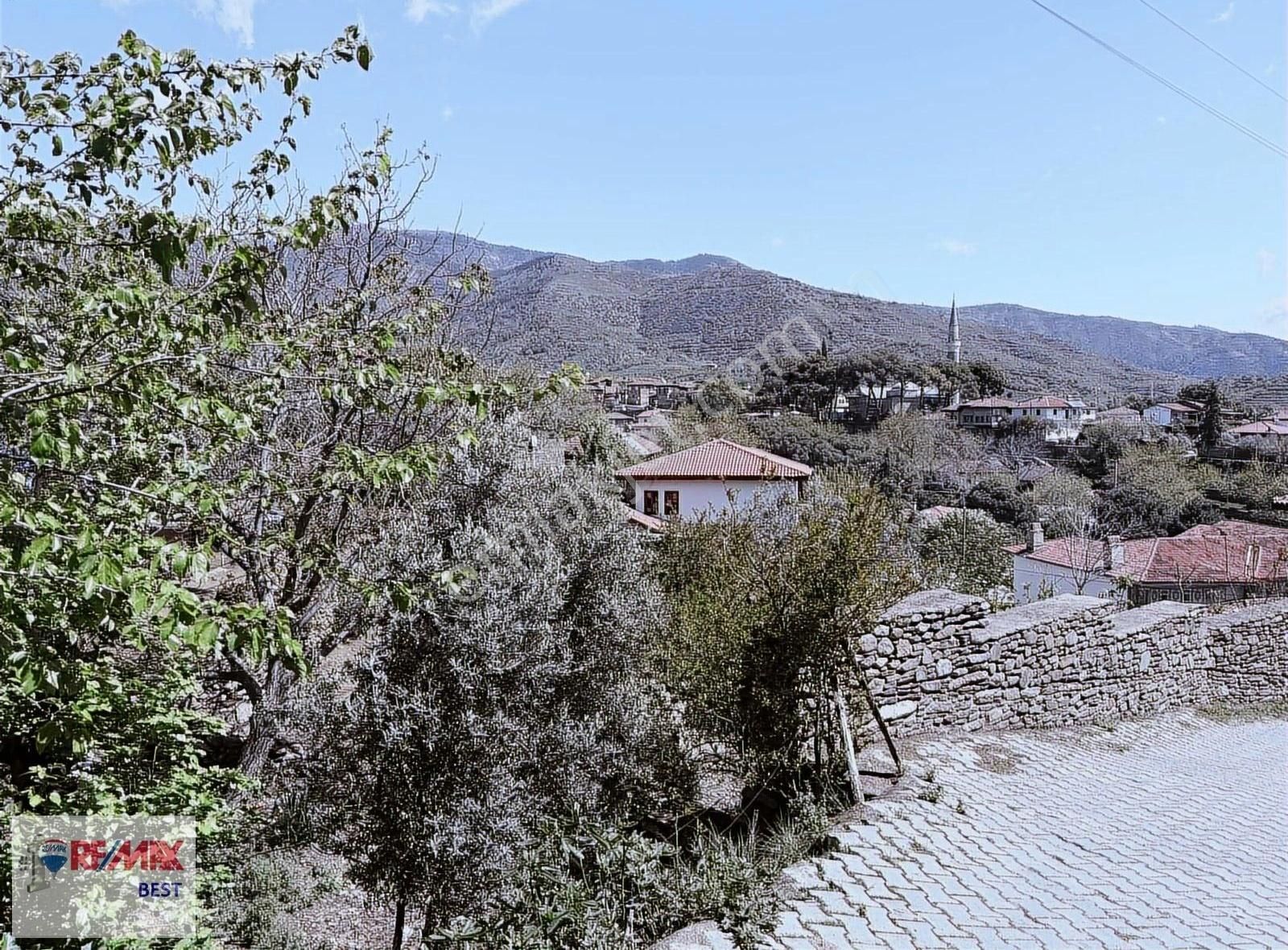 Ödemiş Birgi,de Kargir Evli Arsa