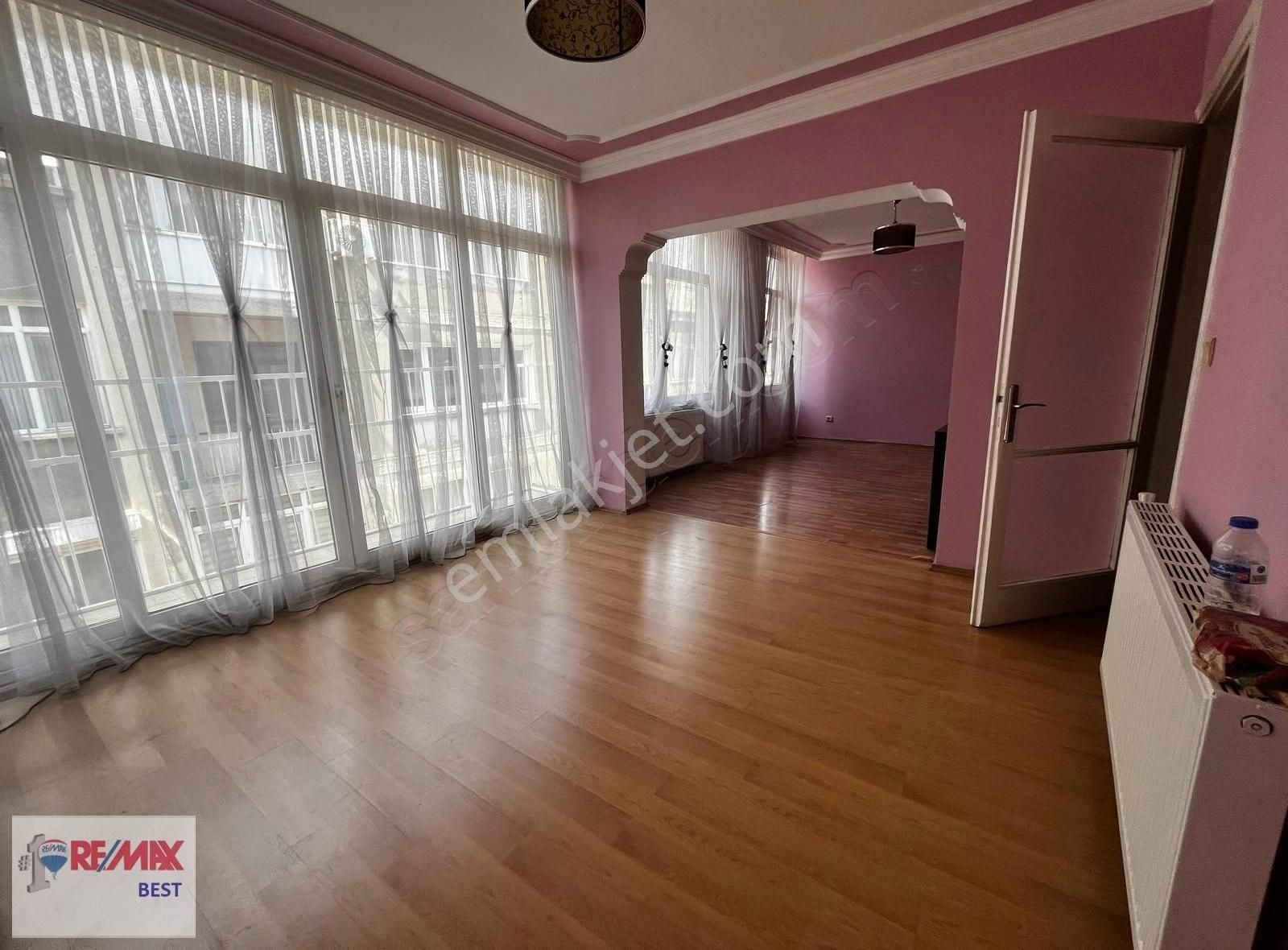 İzmir Karşıyaka Tuna Mahallesinde 2+1 Doğalgazlı Satılık Daire