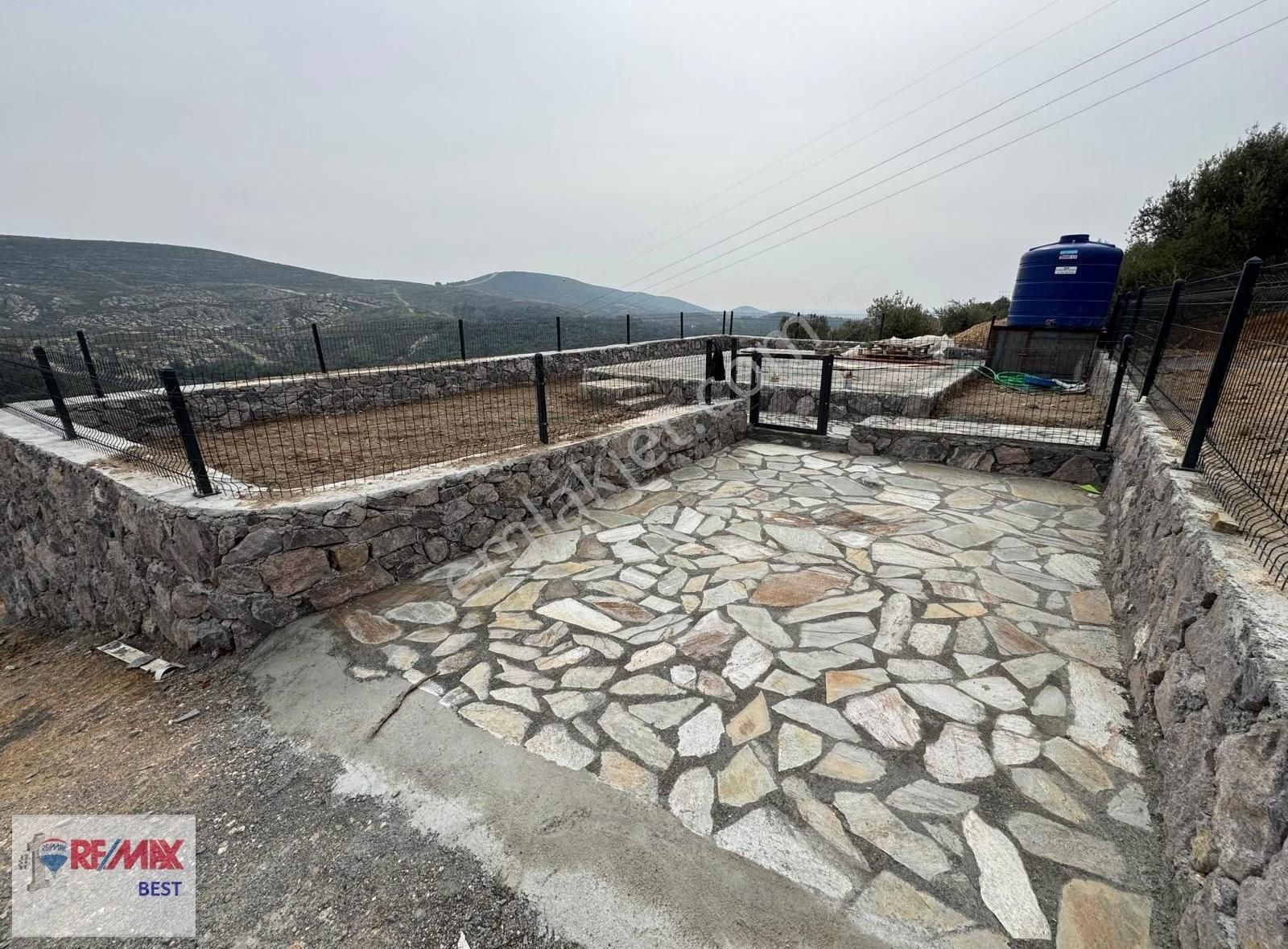 Foça Ilıpınar 'da Önü Açık , Müstakil Tapulu