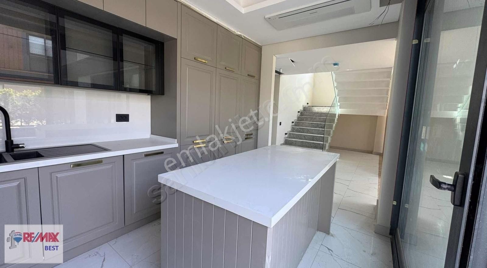 Remax Best'den Sasalı 'da 4+1 Havuzlu Dubleks Villa