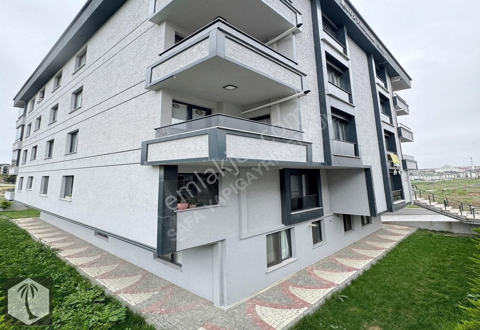 Safa Beylikdüzü Kısa Katlı Butik Sitede Geniş 3+1 Arakat