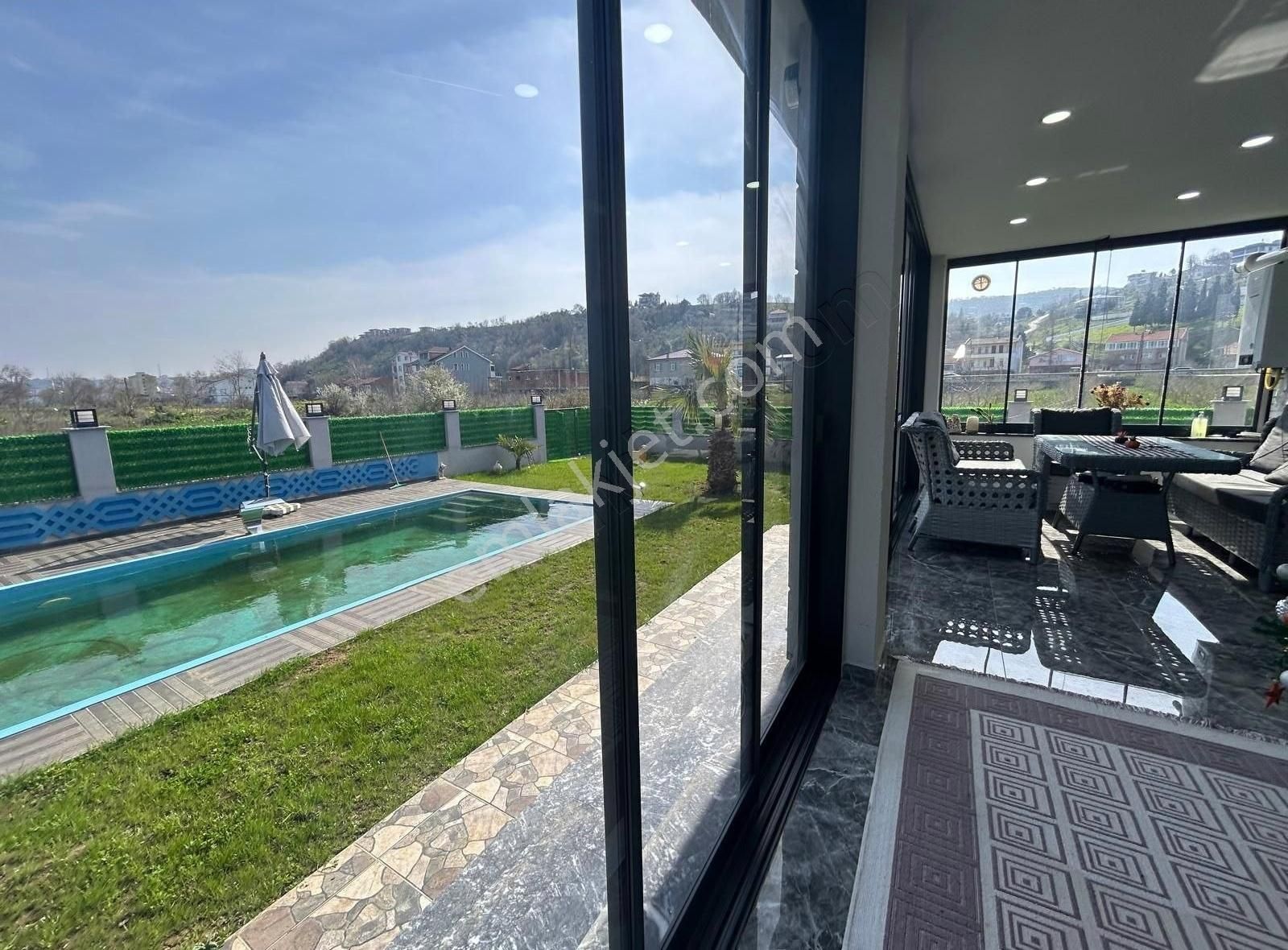 Samsun 19 Mayis Derekoyde Anayola 2.parsel Havuzlu Lüks Villa