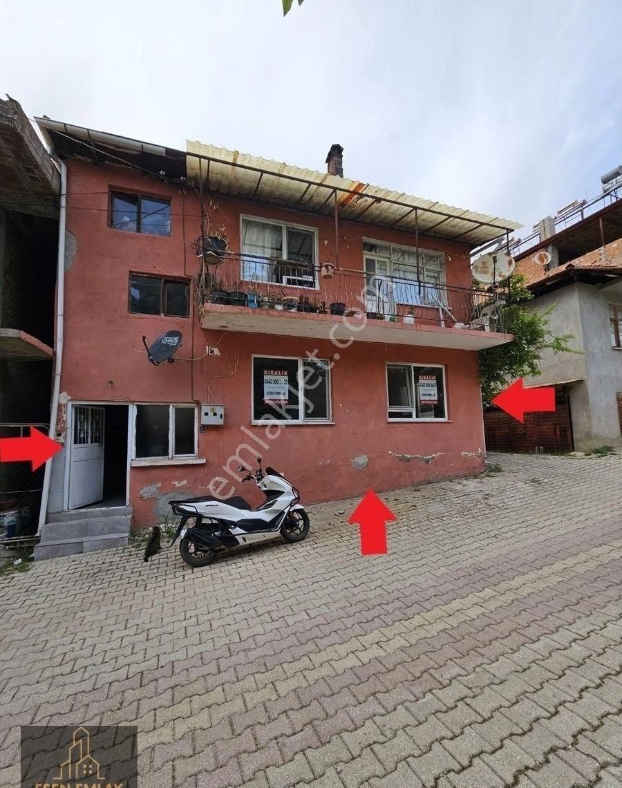 Antalya Elmalı İlçesinde Ömer Paşa Ortaokulu Yanında 2+1 Sobalı Kiralık Daire