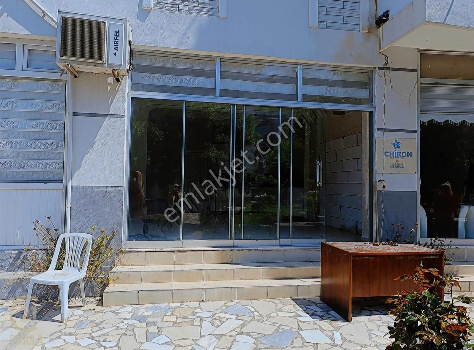 Karşıyaka Zübeyde Hanım Mahallesinde Satılık 30m² Dükkan