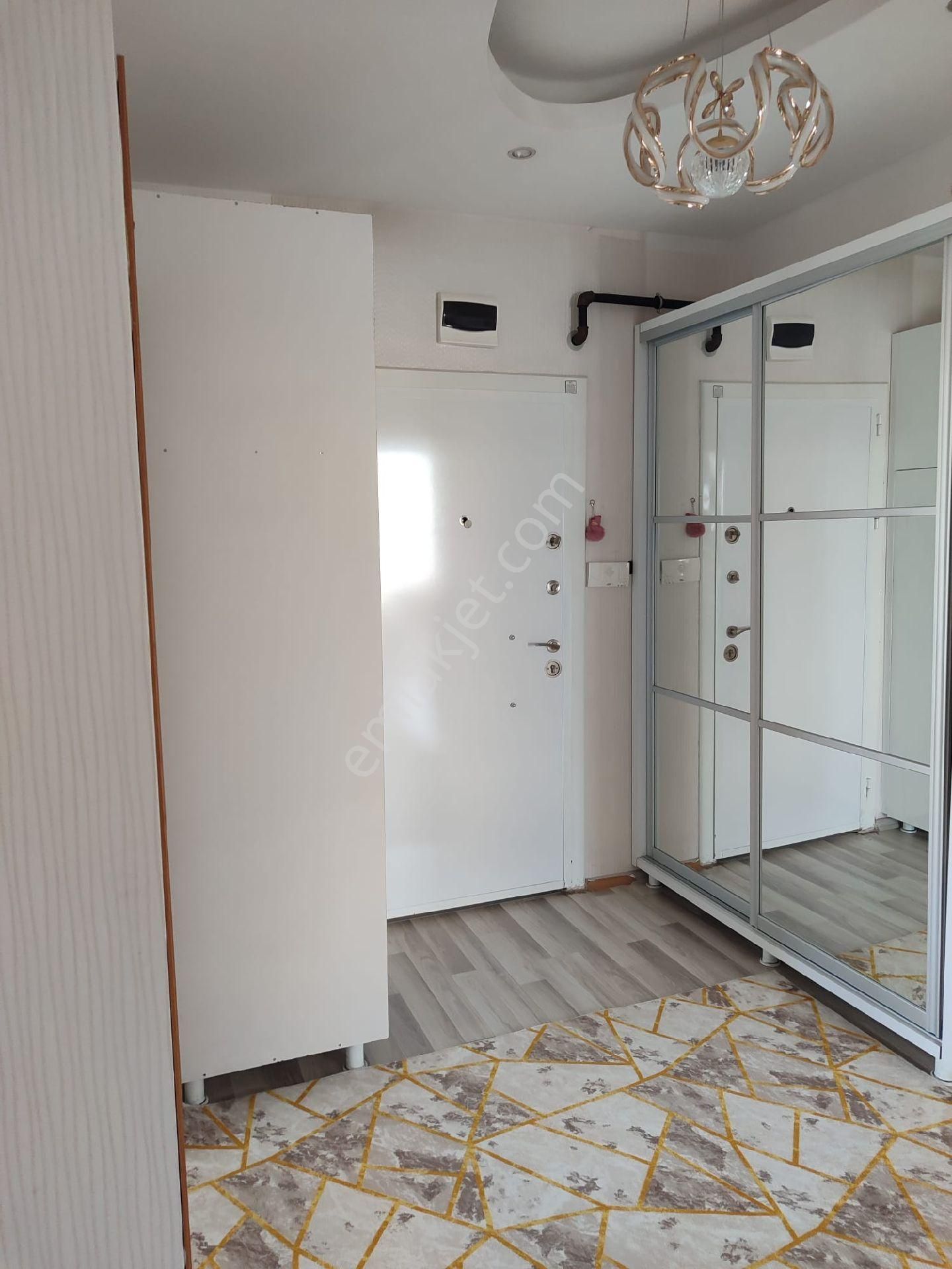 Bağcılar Nevruz Civarında Bulunan 3+1 Dairemiz 130 Net Olup Acilen Satılıktır