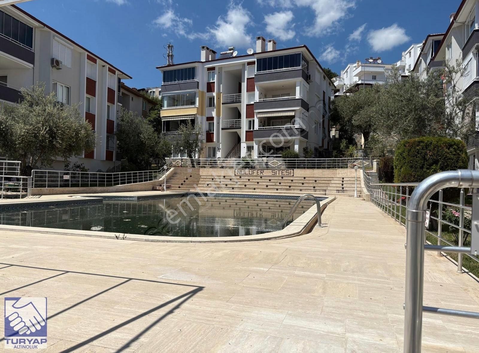 Altınoluk'ta Havuzlu Site İçerisinde 2+1 Kiralık Daire