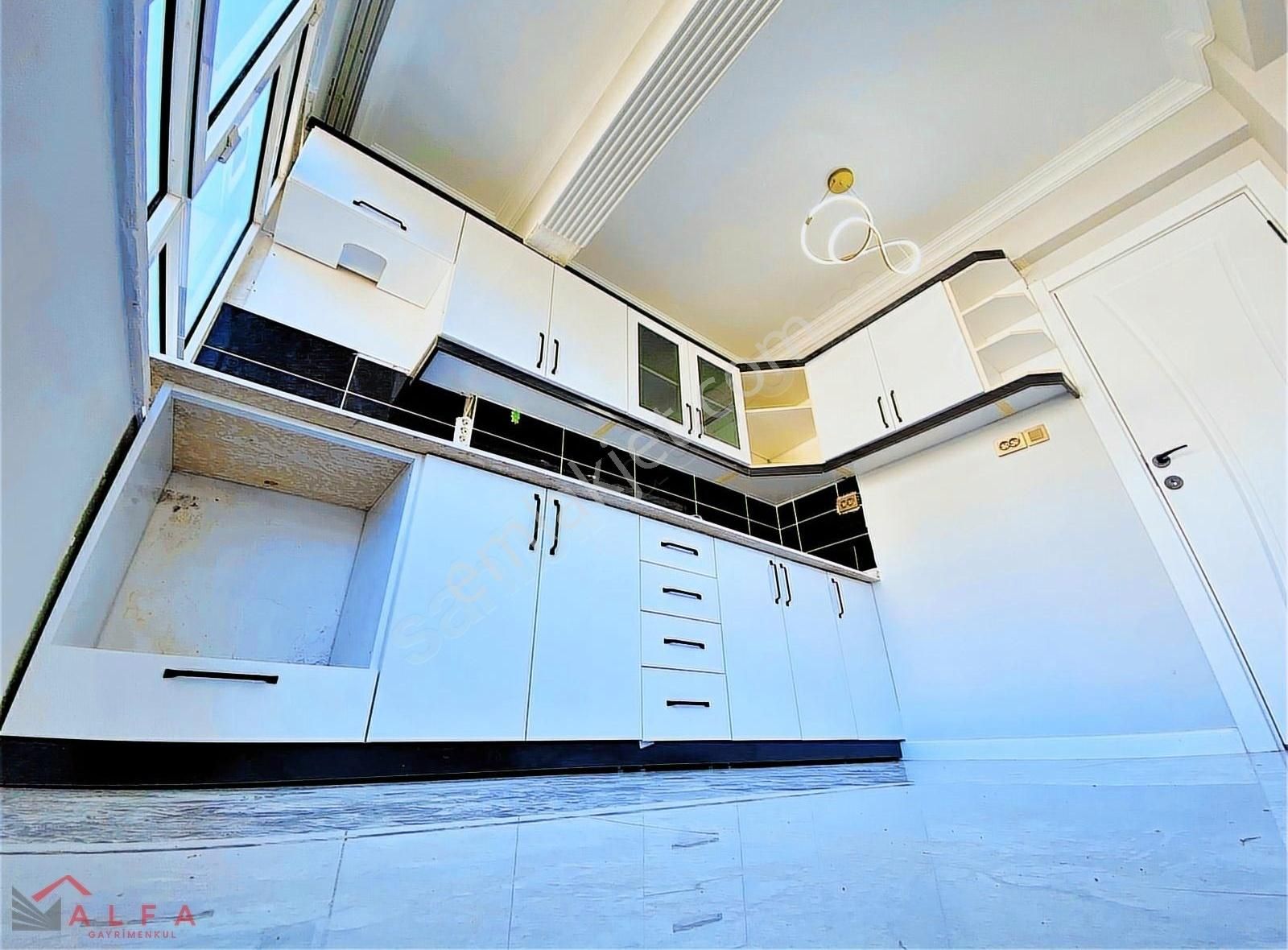 Alfa'dan İkizçayda Ön Cephe Teraslı Doğalgaz 4+1 Daire Dubleks