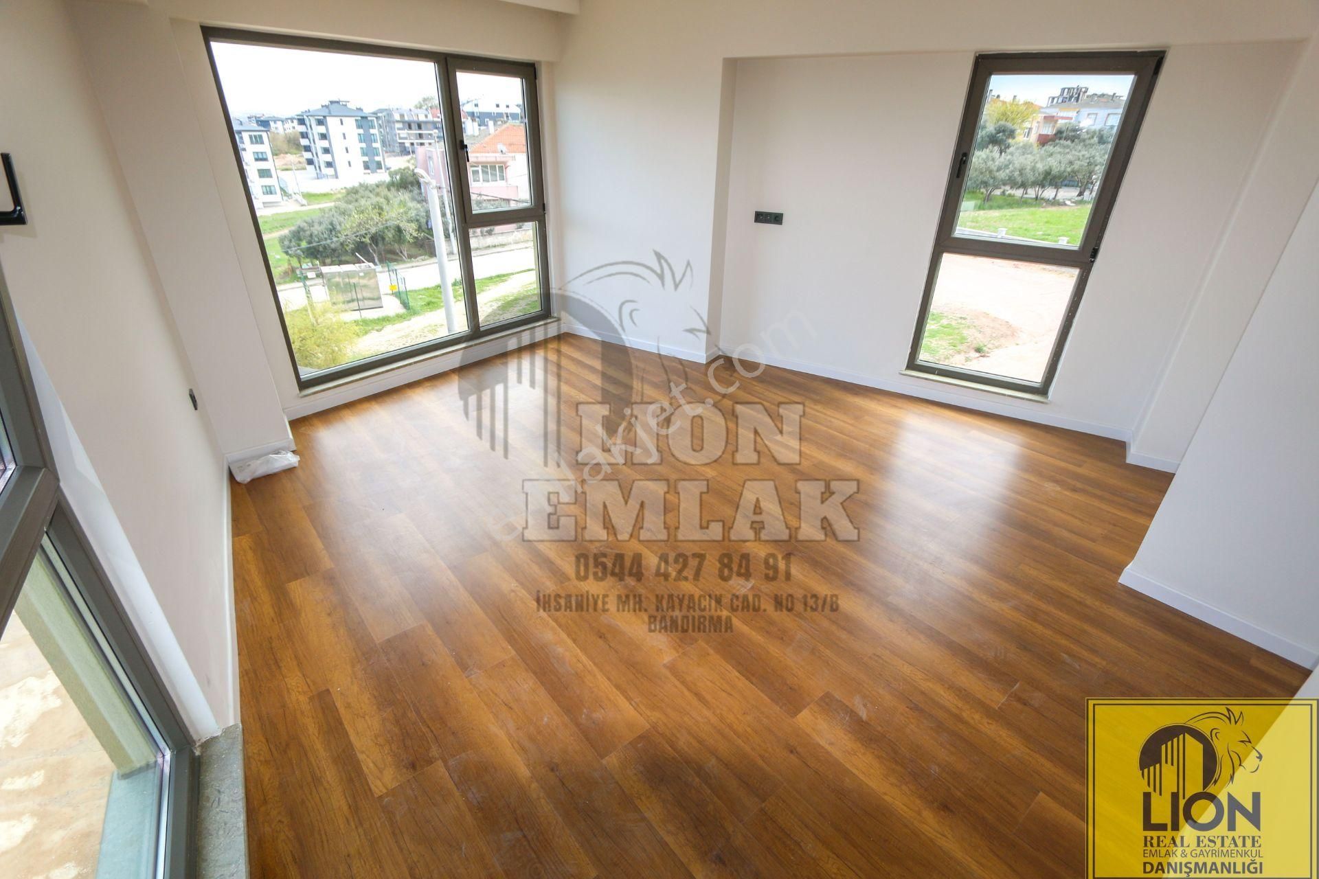 Bandırma Yeni Mahalle'de Sıfır , Özel Tasarım , Satılık 2+0 Daire