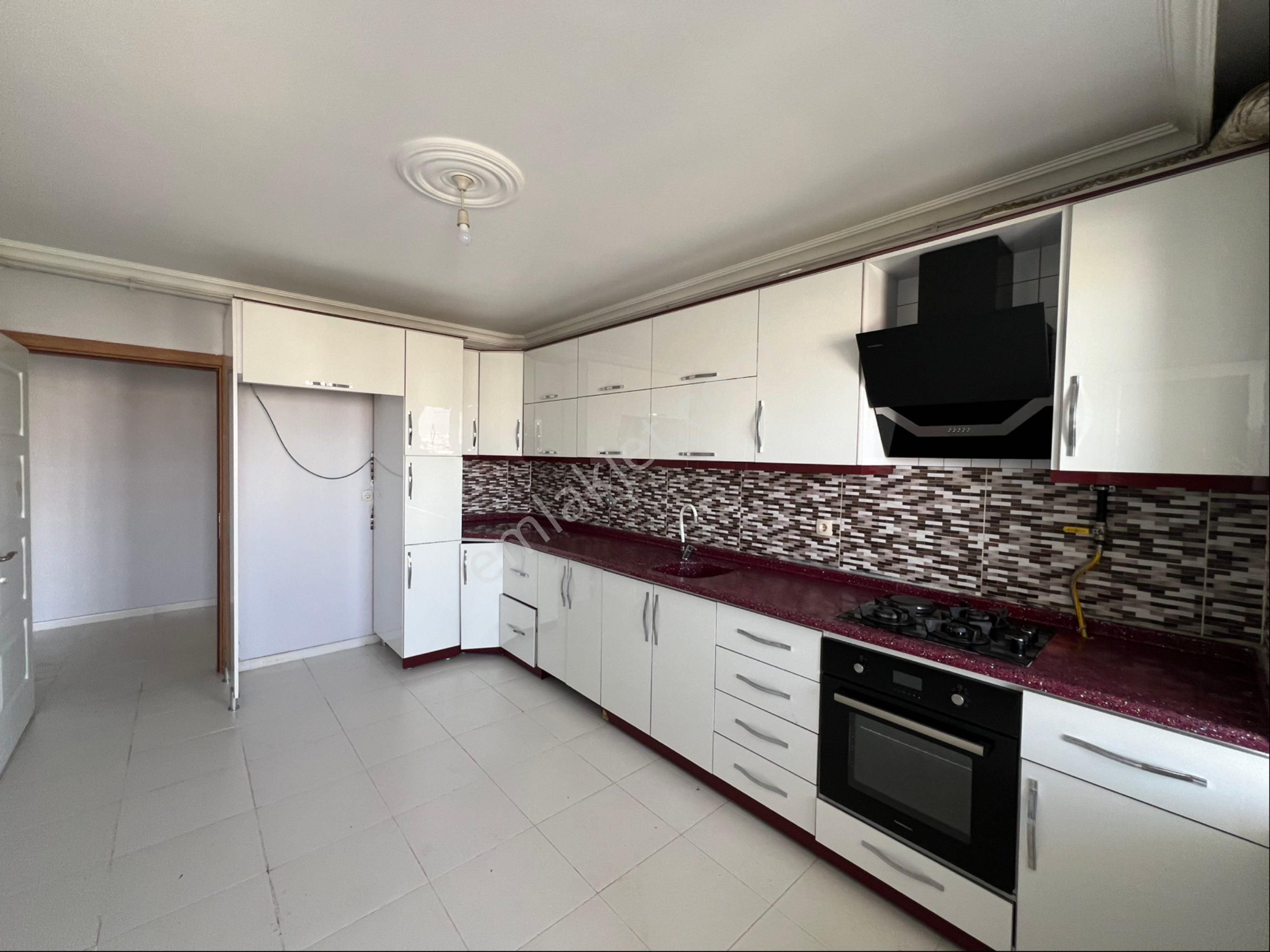 Solcan Eml’tan Satılık 3 + 1 Daire Site İçinde