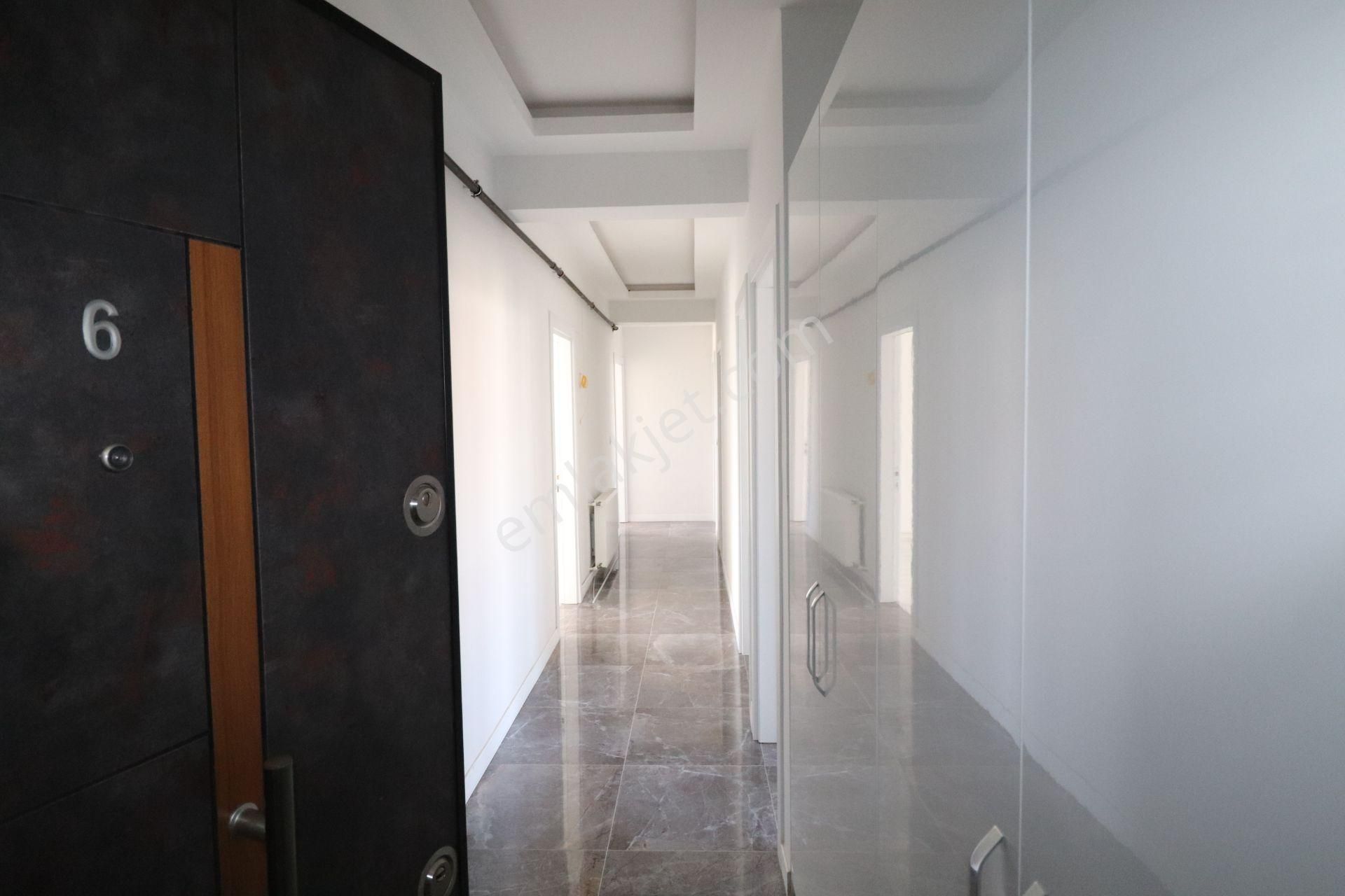 Kemalpaşa Ulucak Kiralık 3+1 Daire 125 M2 Arakat Asansörlü Doğalgazlı
