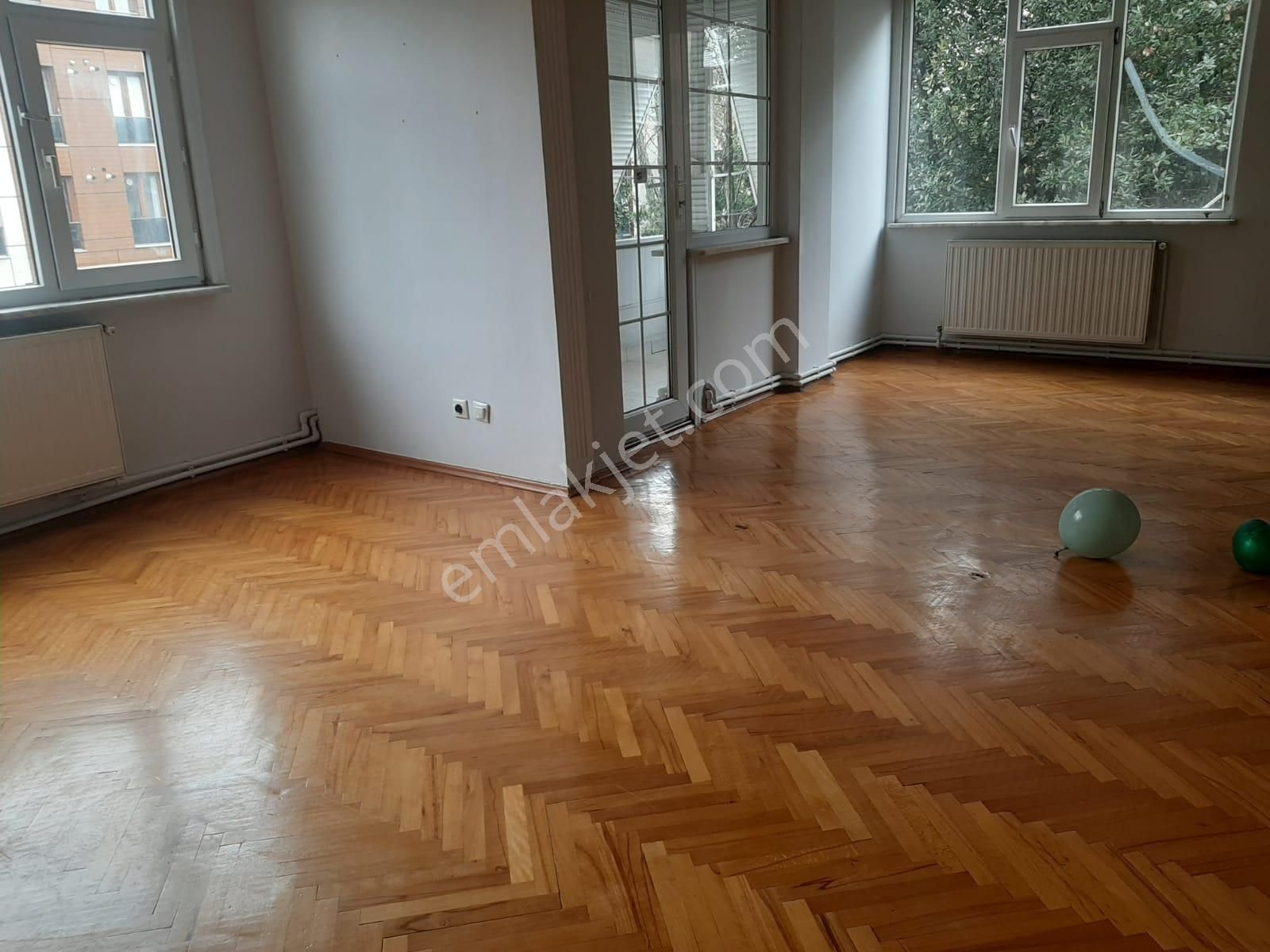 Bahcelievler'de Uefa Anıtına Yakın Konumda Kiralık 1. Kat Otoparklı Daire