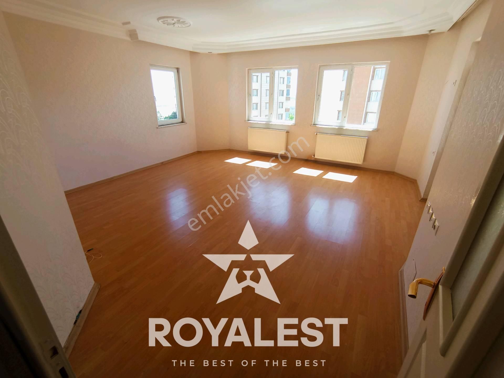 Royalest'ten Şahintepe Merkeze Yakın Site İçi Ara Kat Daire