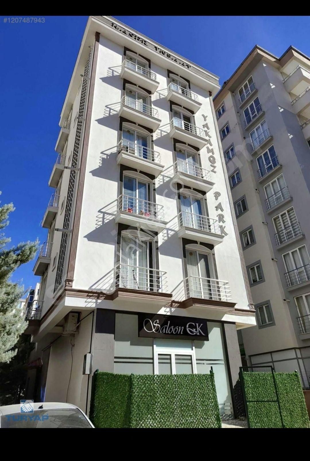 Zekeriyaköy Karşısı Kiralık 1+1 Aile Apartmanı