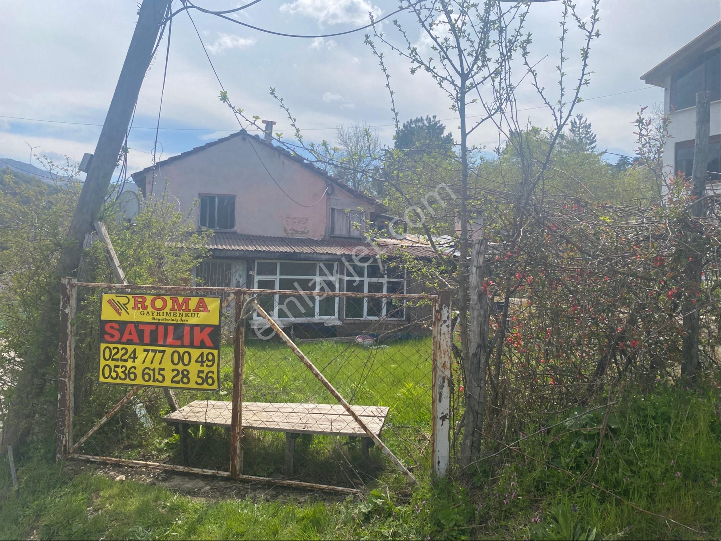 Roma 'dan Boğazova 'da Satılık İki Katlı Ev Ve Arsa