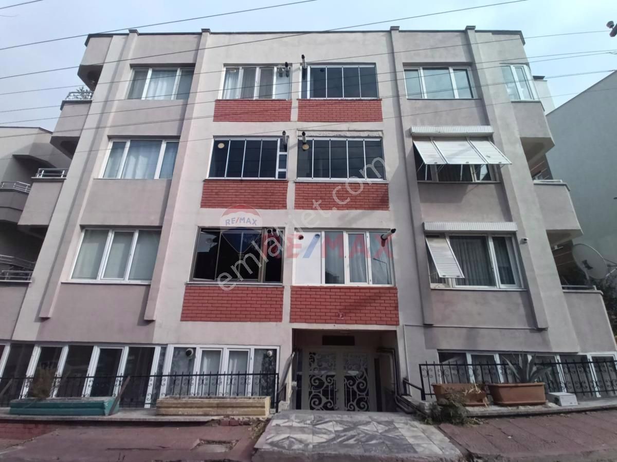 Re/max İnci'den Hasan Basri Çantay Mahallesi Satılık 3+1 Daire