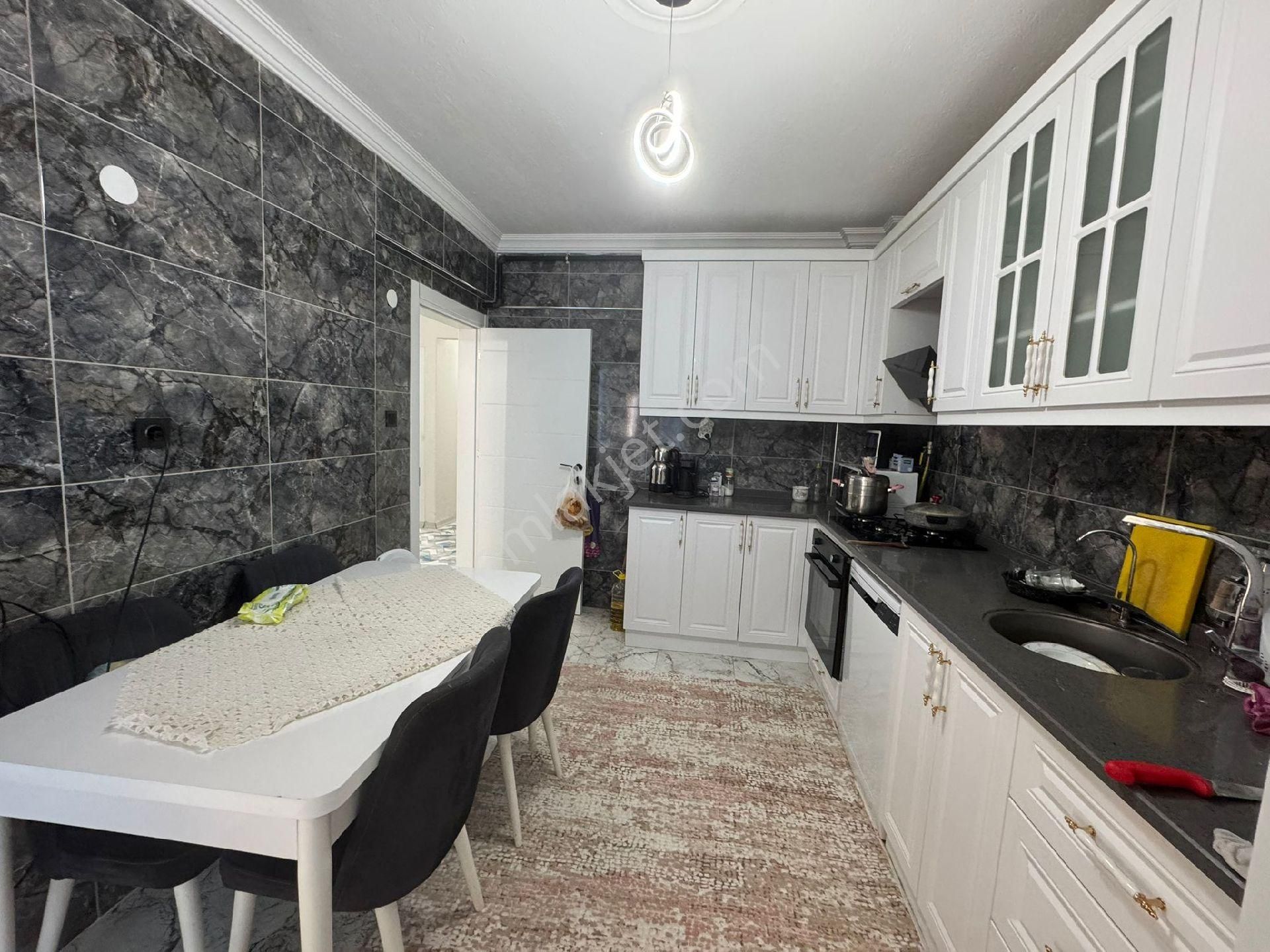 Buca Göksu Mah. 140 M2. 3 Cepheli Satılık Daire