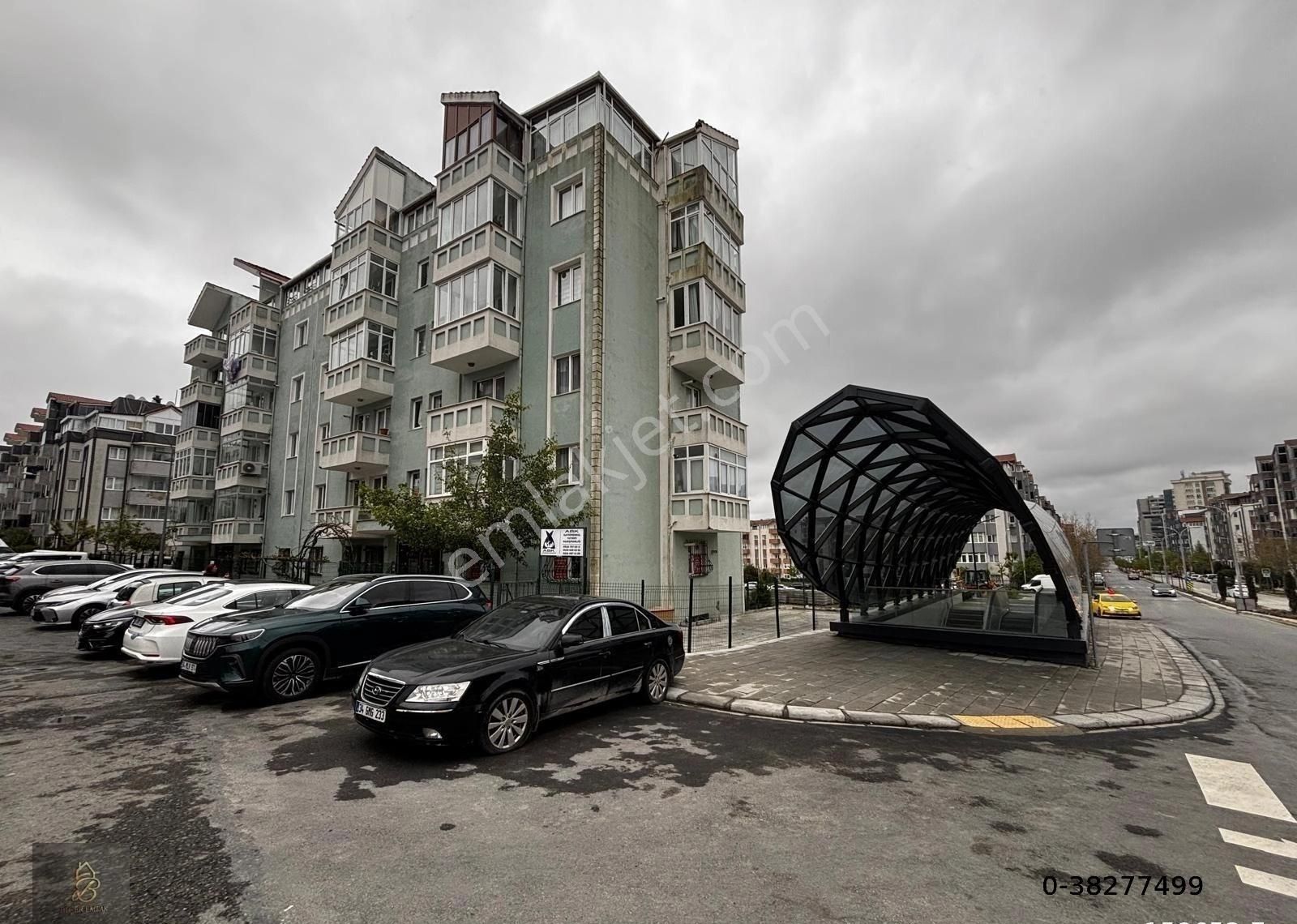 Başakşehir'in Merkezinde 3+1 Satılık Daire