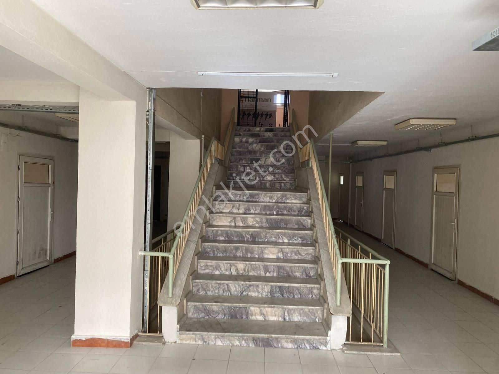 Turgutlu Kiralık Altay Mah 9 Adet Ofis Ve İşyeri 30m2 İle 150m2 Arası Fiyat Farkıyla Cadde Üzeri