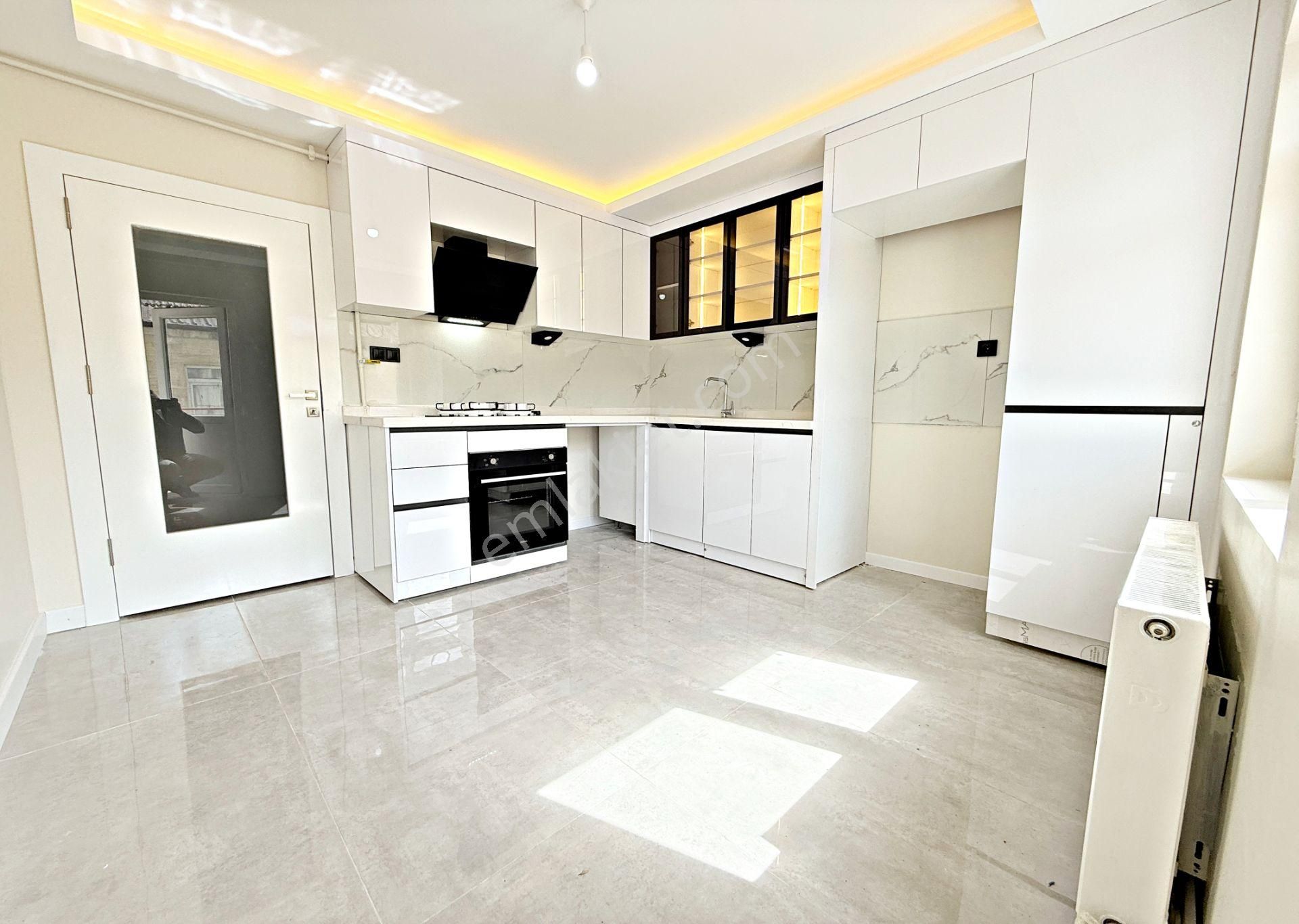 Sağlık Ocağı_pazar_okul_cadde Yakını_ara Katta Ultra Lüx 3+1