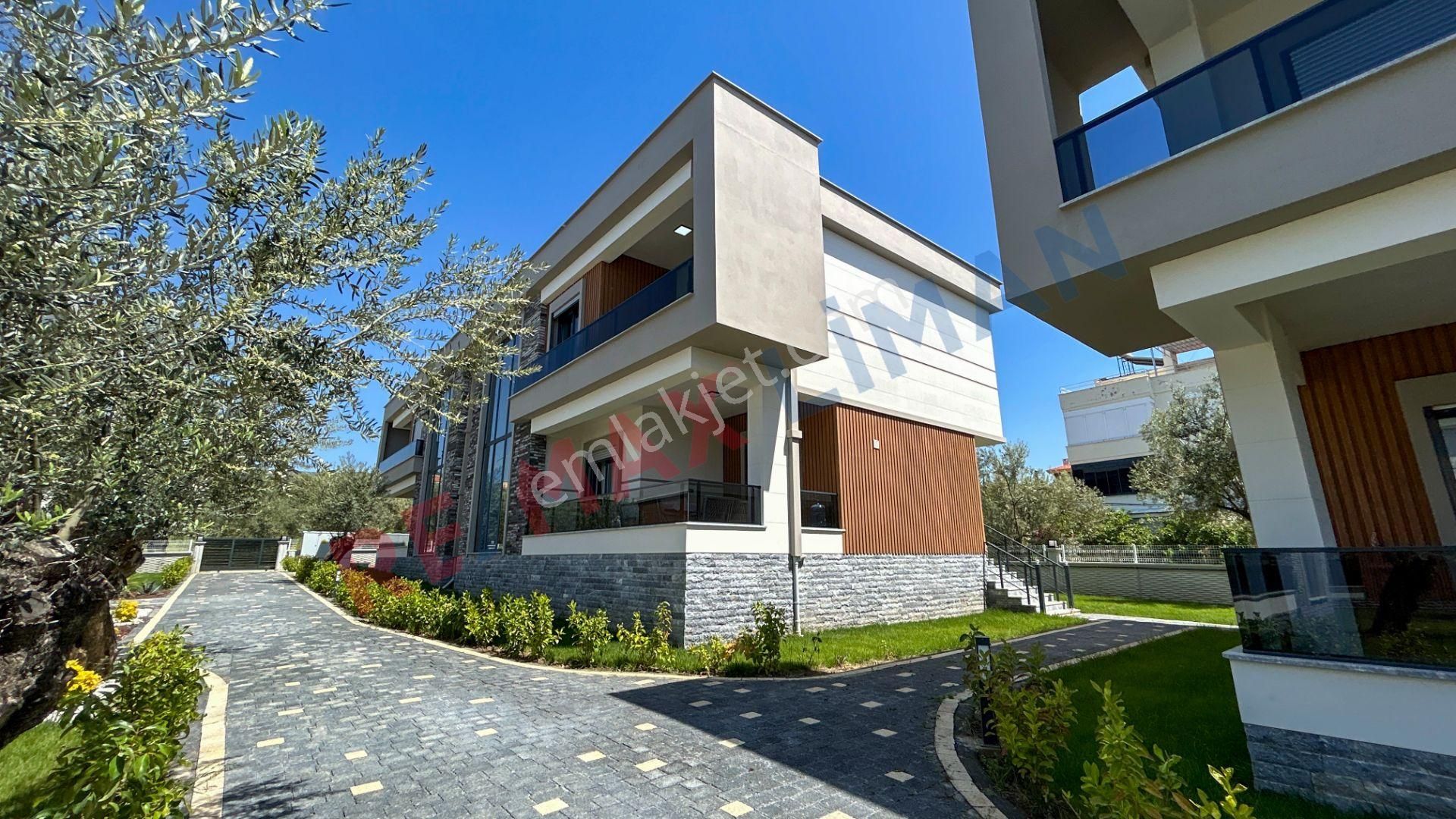 Narlı'da Denıze 150 Metre, Havuzlu, Ayrı Mutfaklı, Loft Satılık 3+1 Vılla