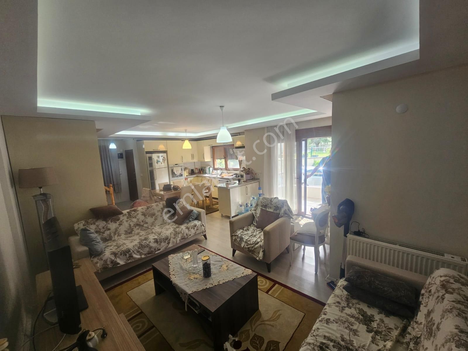 Burhaniye İskelede Deniz Manzaralı Kiralık Eşyalı 3+1 Villa!