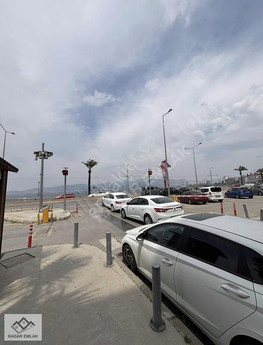 Küçükyalıda 3+1 Arakat Doğalgazlı Asansörlü Bakımlı Yalı Dairesi