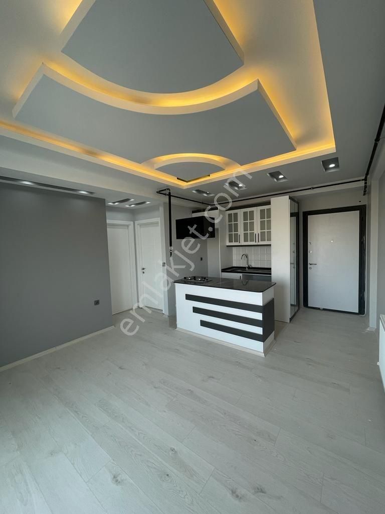 Birlik'ten 1+1 Hasarsız Cadde Üstü Satılık Daire