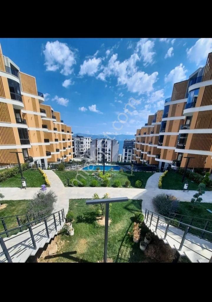 Güzelyalı Burgazda Satılık Sosyal Donatılı Havuzlu Yeni Daire