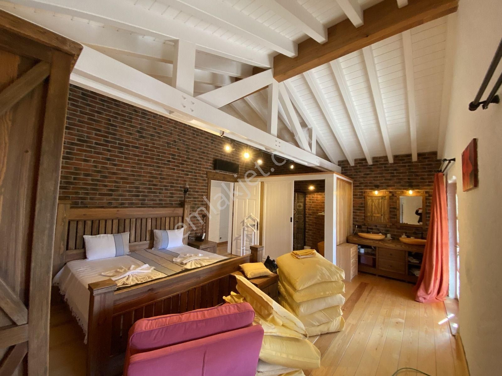 Çeşme Çiftlikköy’de Denize Çok Yakın 650m2 Arsa İçinde 4+1 Satılık Lüks Taş Villa - Görsel 23