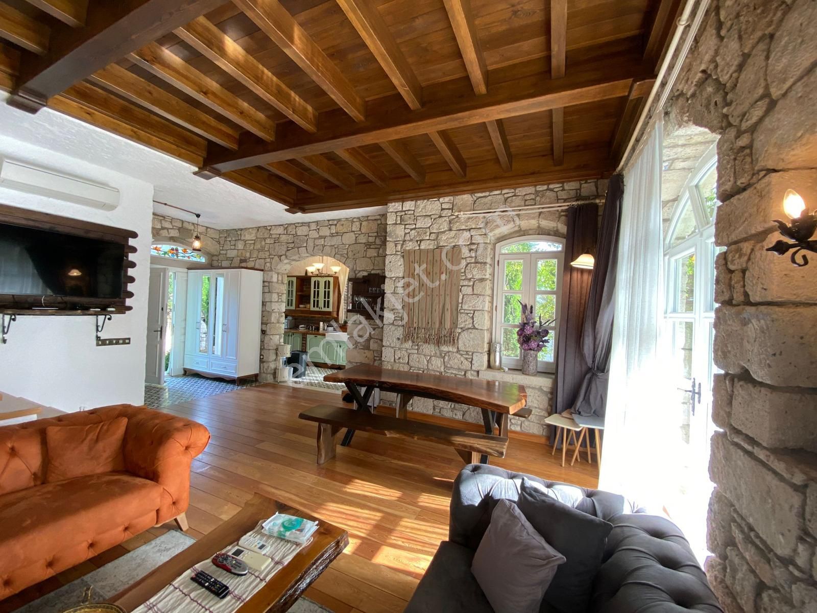 Çeşme Çiftlikköy’de Denize Çok Yakın 650m2 Arsa İçinde 4+1 Satılık Lüks Taş Villa - Görsel 10