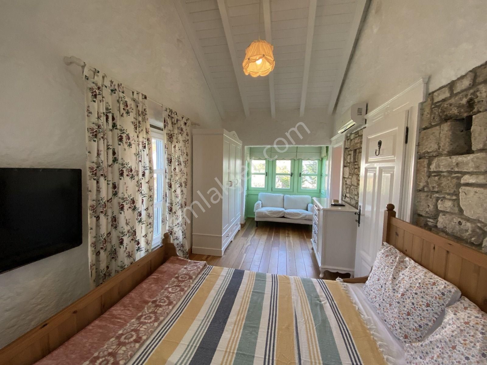 Çeşme Çiftlikköy’de Denize Çok Yakın 650m2 Arsa İçinde 4+1 Satılık Lüks Taş Villa - Görsel 31