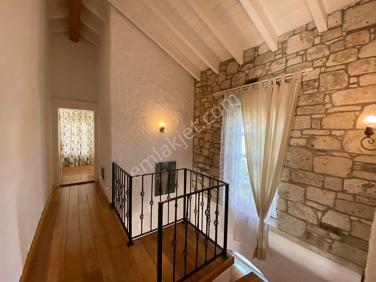 Çeşme Çiftlikköy’de Denize Çok Yakın 650m2 Arsa İçinde 4+1 Satılık Lüks Taş Villa - Görsel 17