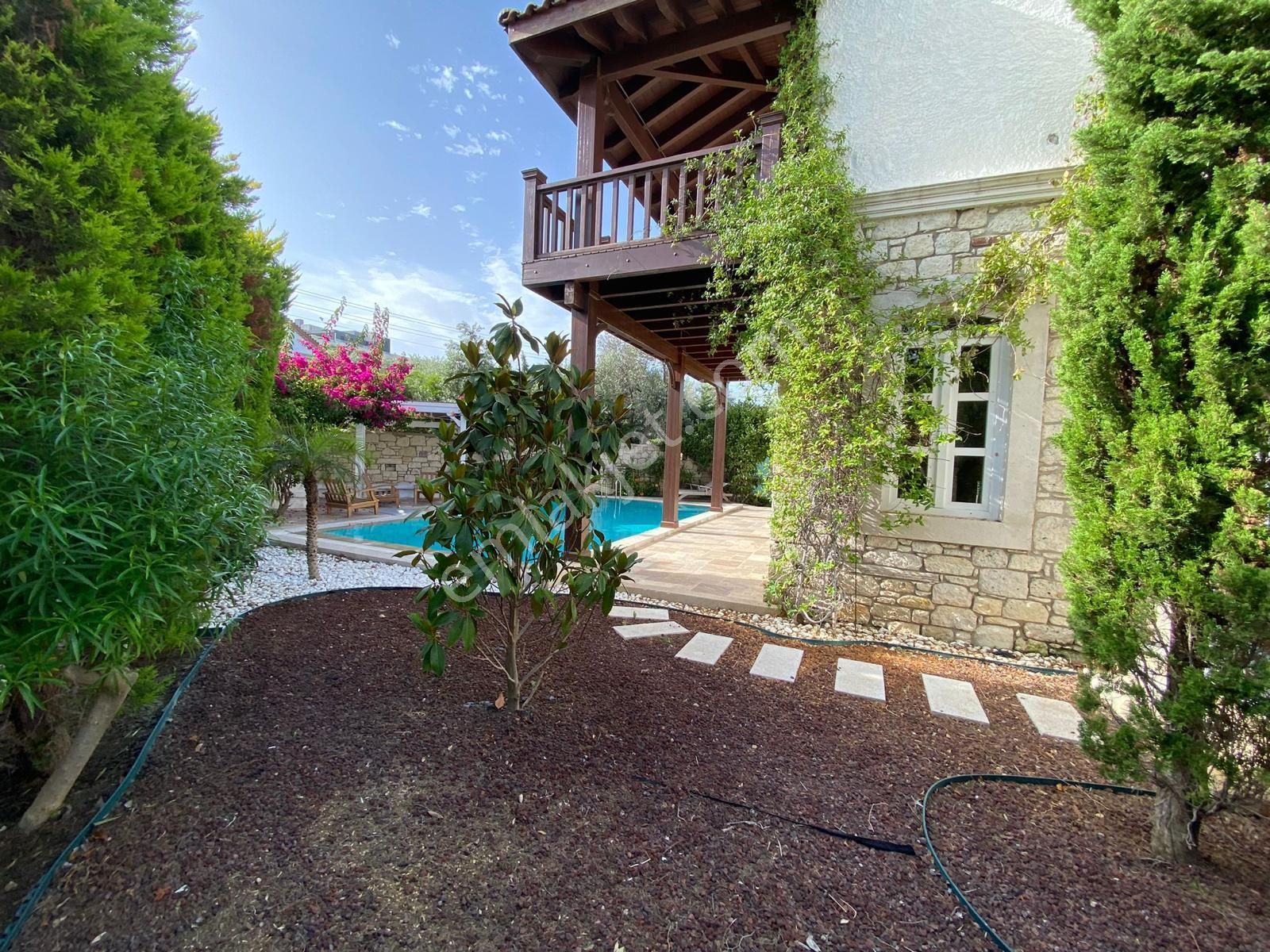 Çeşme Çiftlikköy’de Denize Çok Yakın 650m2 Arsa İçinde 4+1 Satılık Lüks Taş Villa - Görsel 5