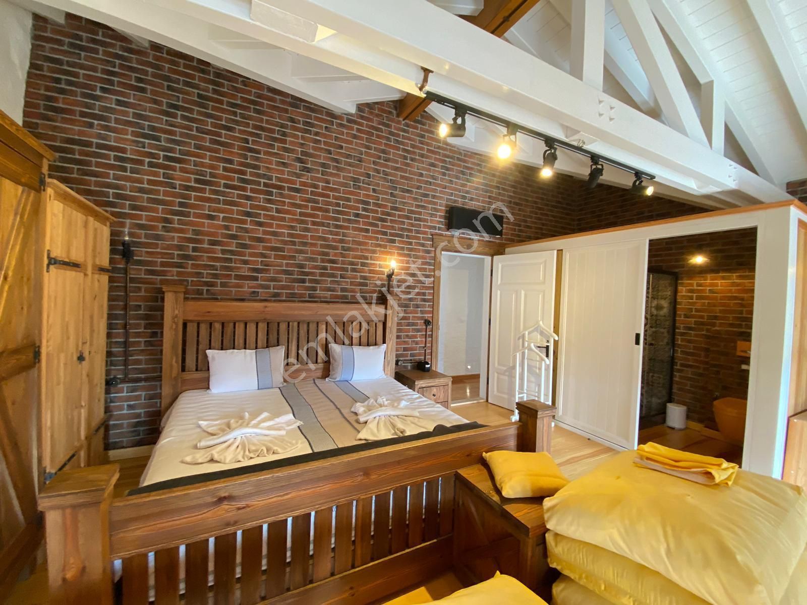 Çeşme Çiftlikköy’de Denize Çok Yakın 650m2 Arsa İçinde 4+1 Satılık Lüks Taş Villa - Görsel 20