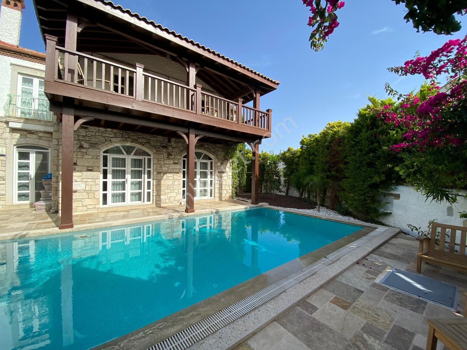 Çeşme Çiftlikköy’de Denize Çok Yakın 650m2 Arsa İçinde 4+1 Satılık Lüks Taş Villa - Görsel 35