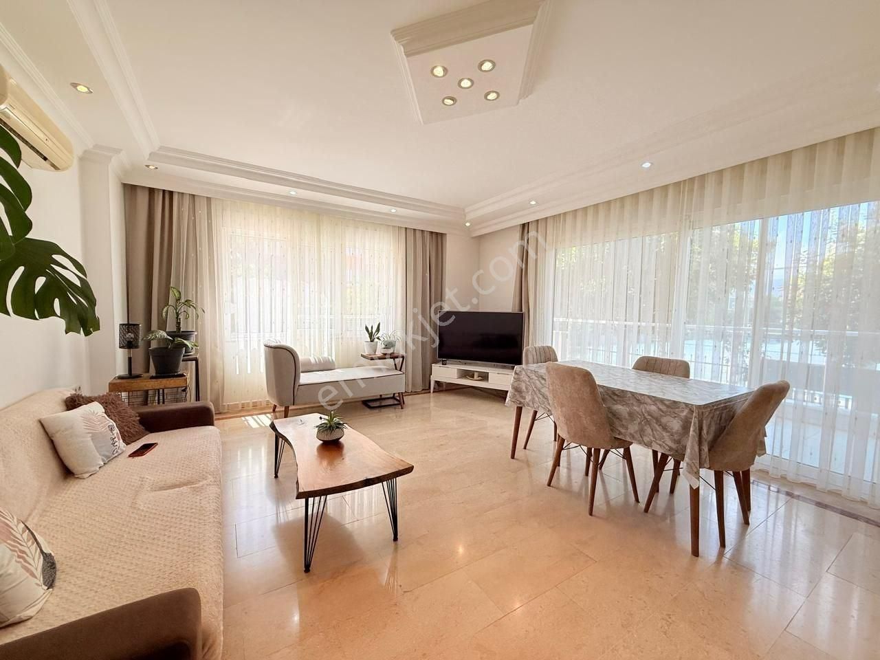 Alanya Oba 2+1 Mobilyalı Site İçi Havuzlu Satılık Daire