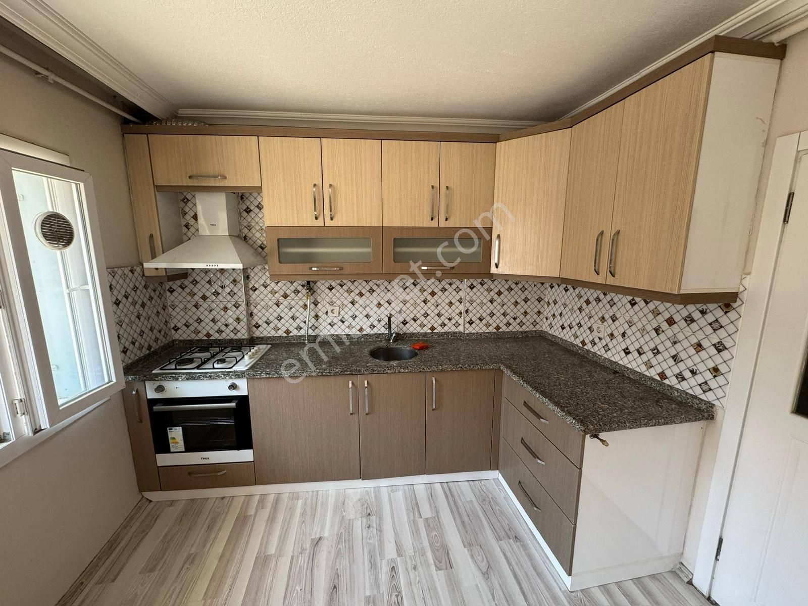 Turgutlu Kiralık Kurtuluş Mah 2+1 Oda 75m2 Doğalgazlı Zemin Kat Daire