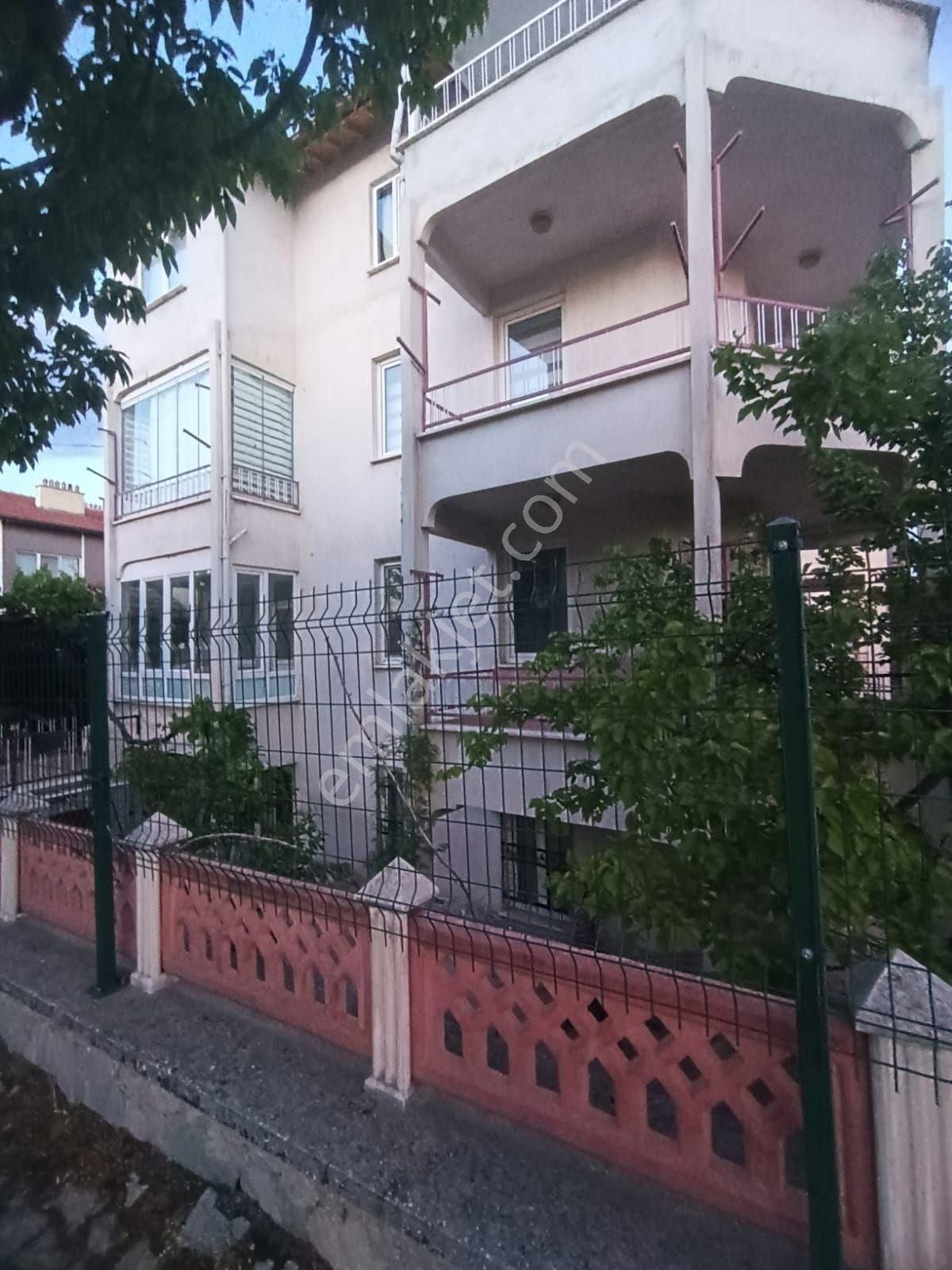 Isparta Merkez Muzaffer Türkeş Mahallesi Kiralık Geniş Daire