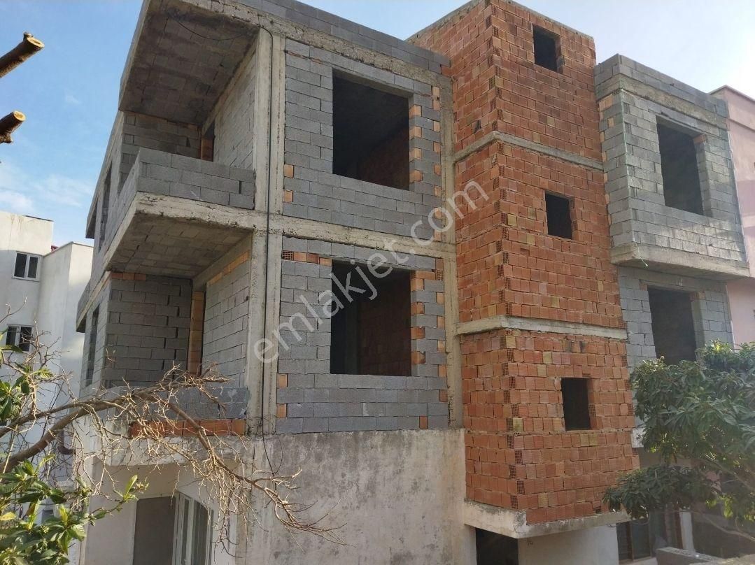 Çağlayan Emlaktan Aydıncık Merkezde Satılık 3 Katlı Bina
