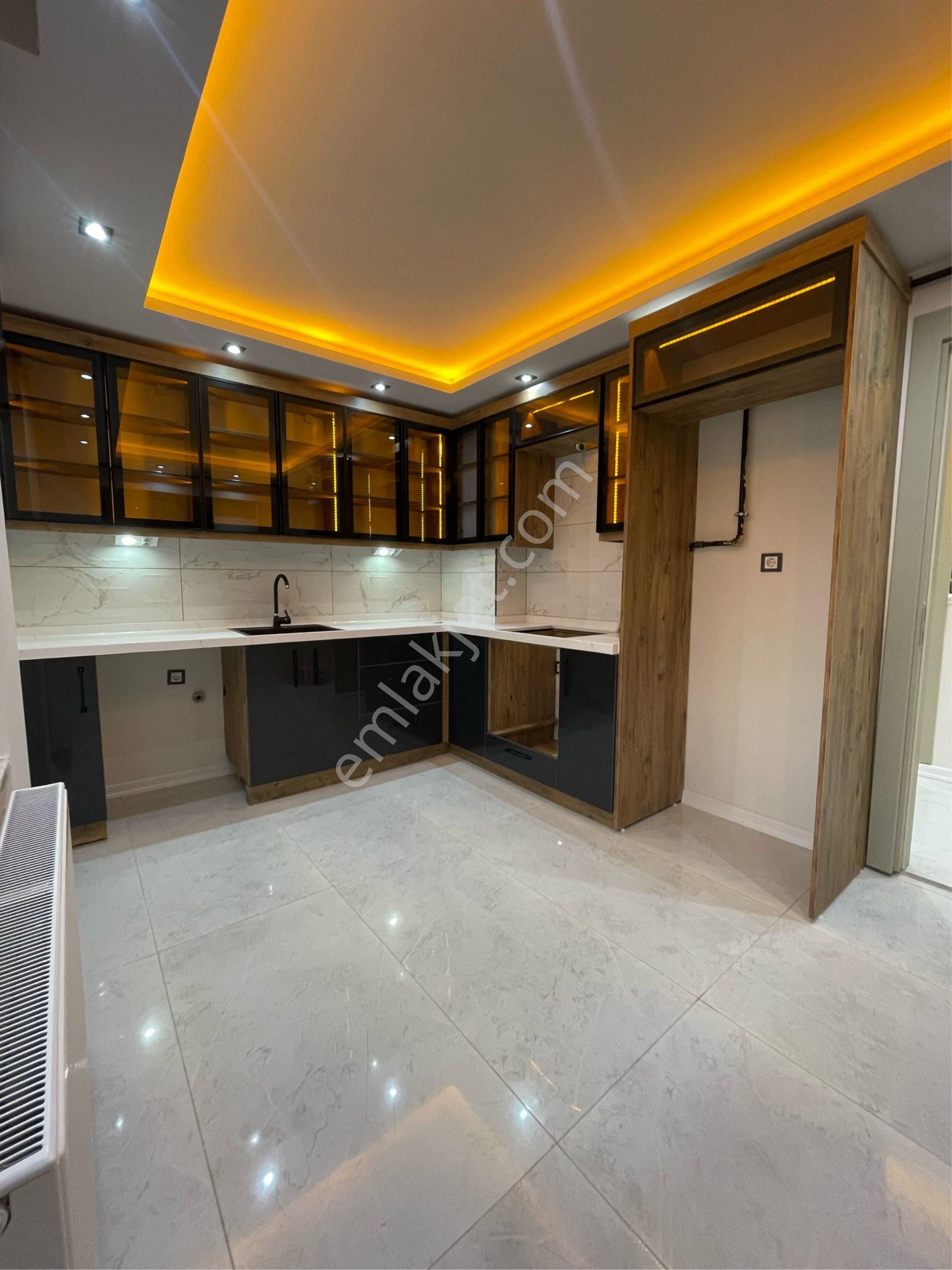 Manisa / Şehzadeler / Tunca Mah. 135m2 Full Lux Arakat 3+1 Kapalı Mutfak Satılık