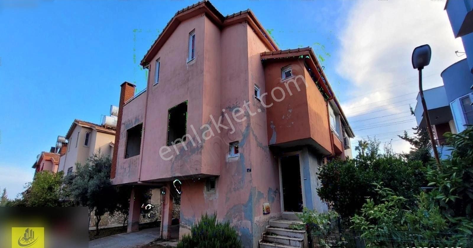 Kocavilayette Satılık Site İçinde Tribleks 5+1 ,natamam Villa