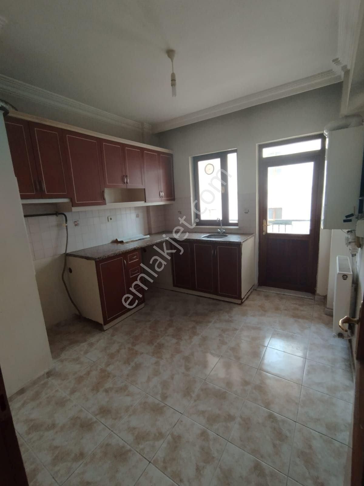 Isparta Merkez Gazi Kemal Mahallesinde Geniş Kiralık Daire